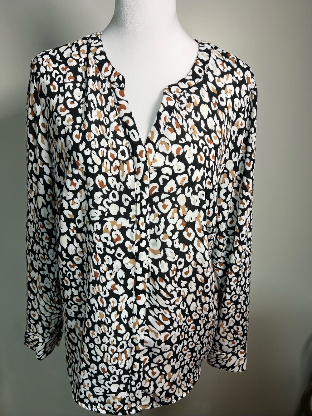 Apt. 9 Black Leopard-Print Long Sleeve Tunic with White and Brown Spots